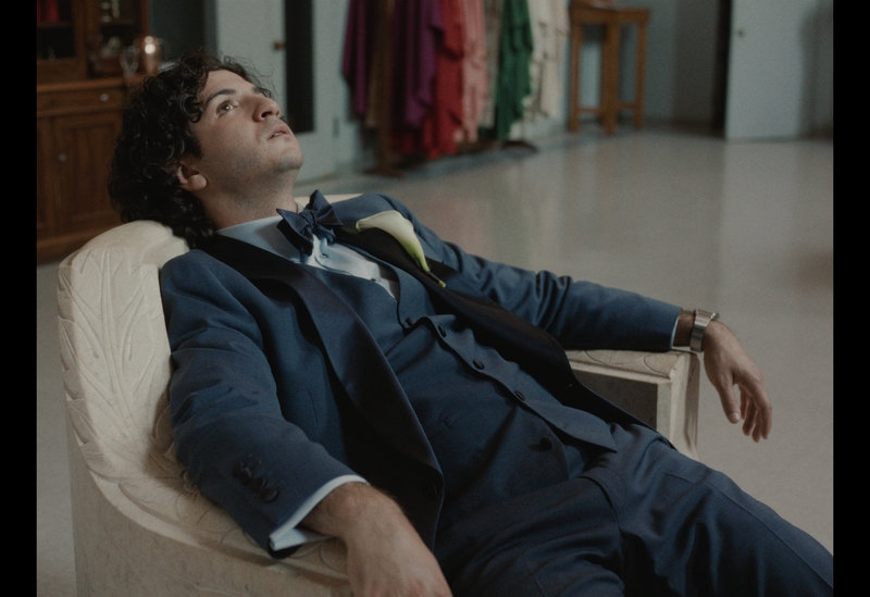 Alain _glise assis.jpeg